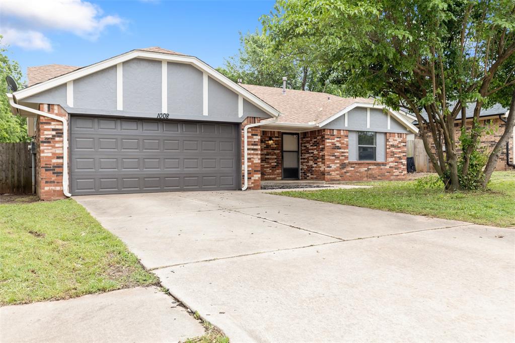 1008 Silver Maple Property Photo 1