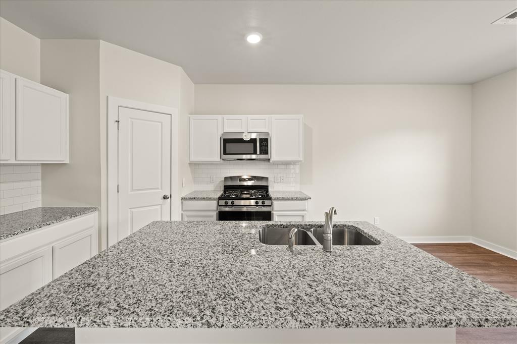 812 Stella Trail Property Photo 17