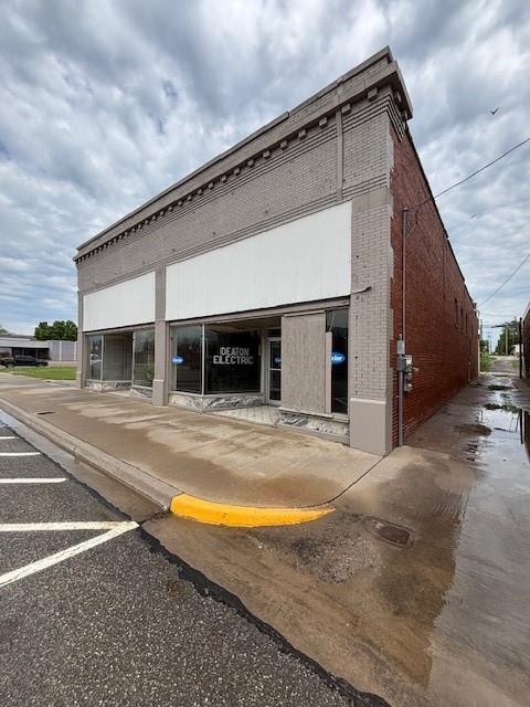 214 W Bdwy Street Property Photo