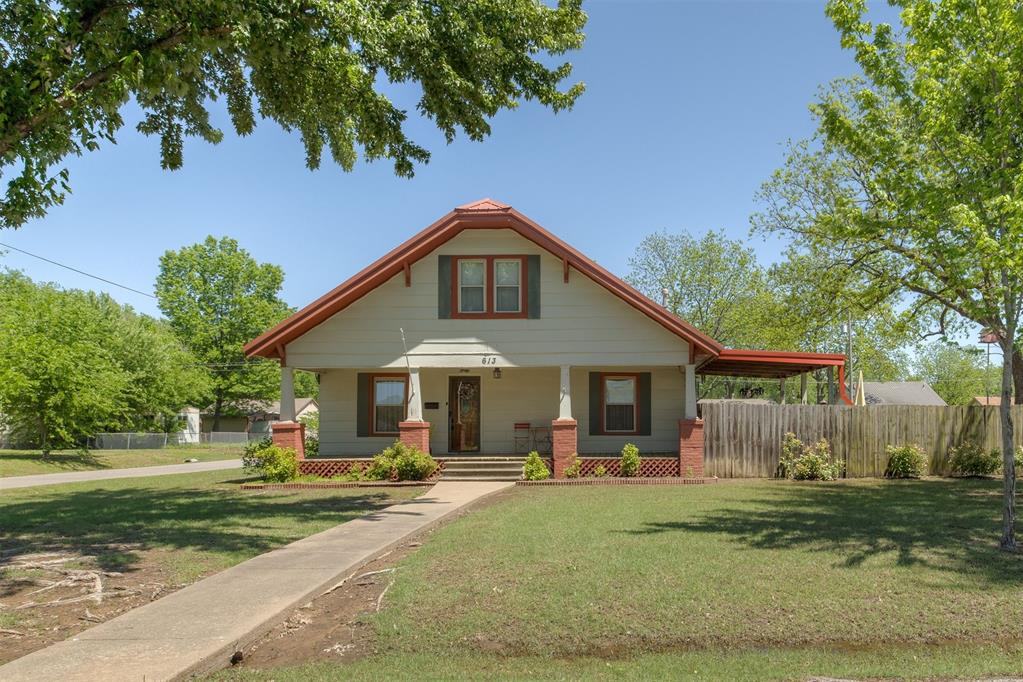 613 N Wineblood Street Property Photo 1