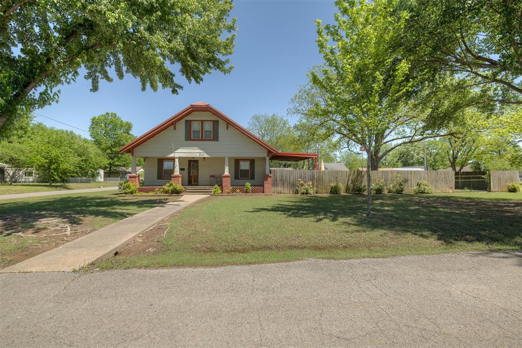 613 N Wineblood Street Property Photo 2