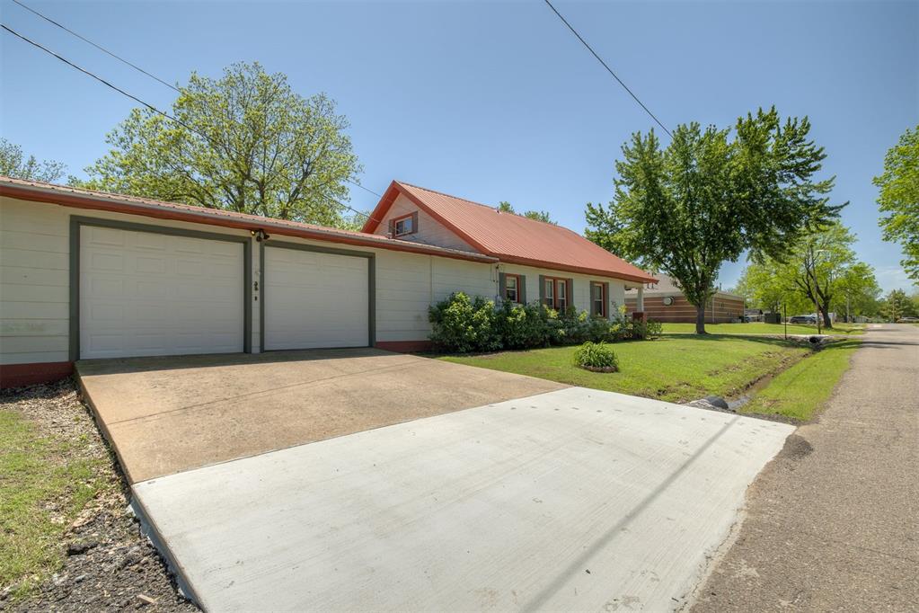 613 N Wineblood Street Property Photo 42