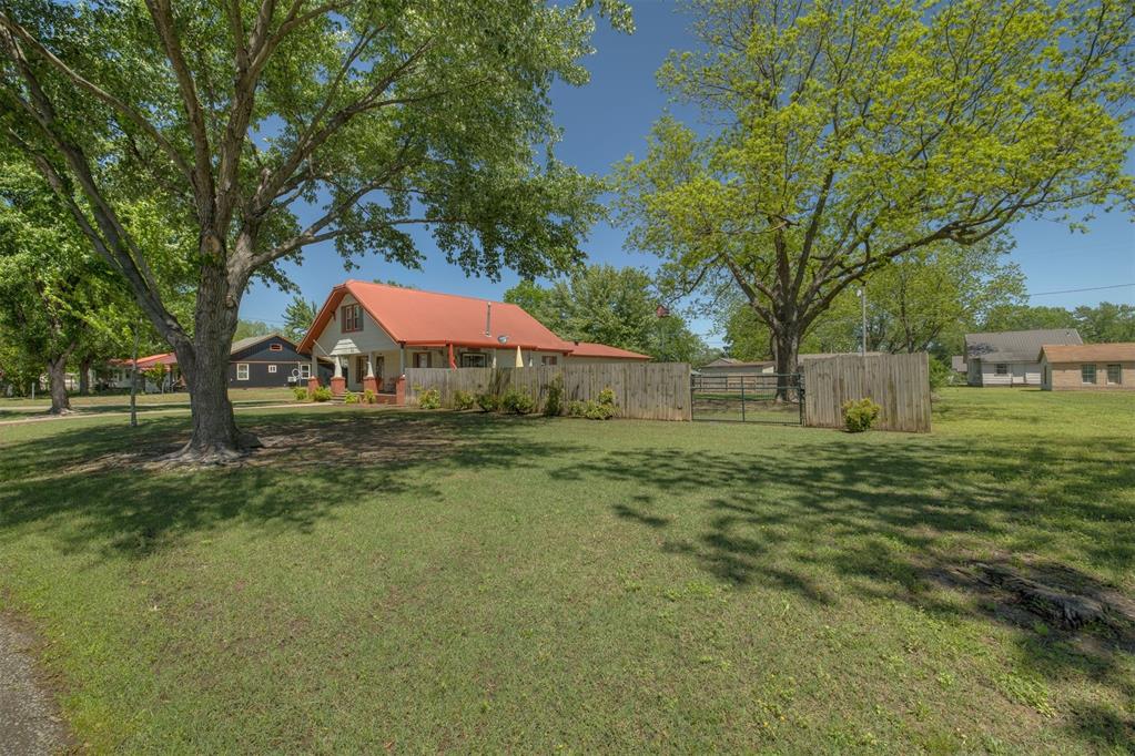 613 N Wineblood Street Property Photo 46