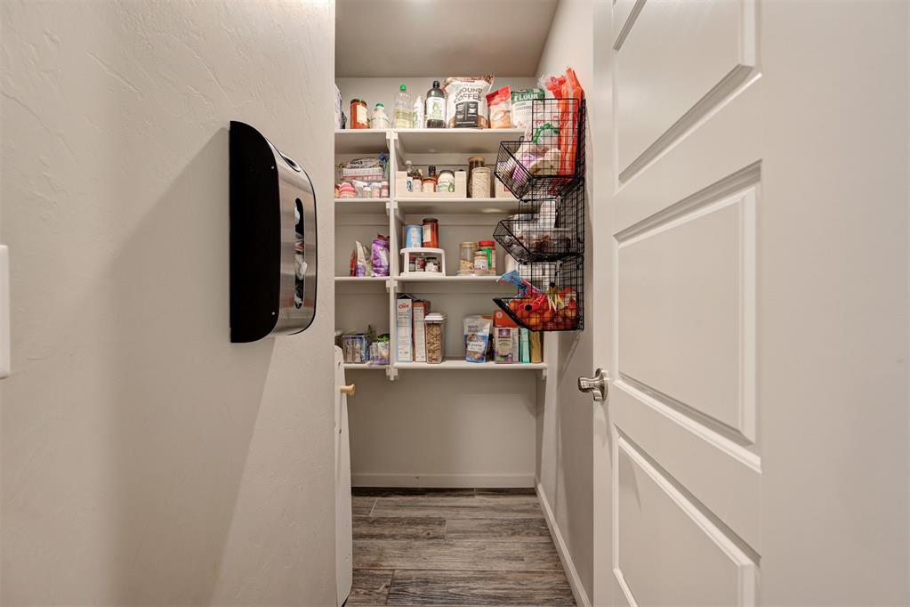 1806 Logans Way Property Photo 35