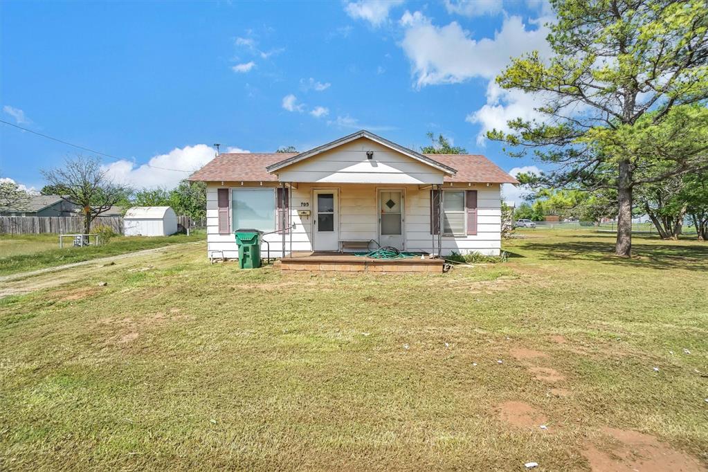 705 E Cleveland Street Property Photo