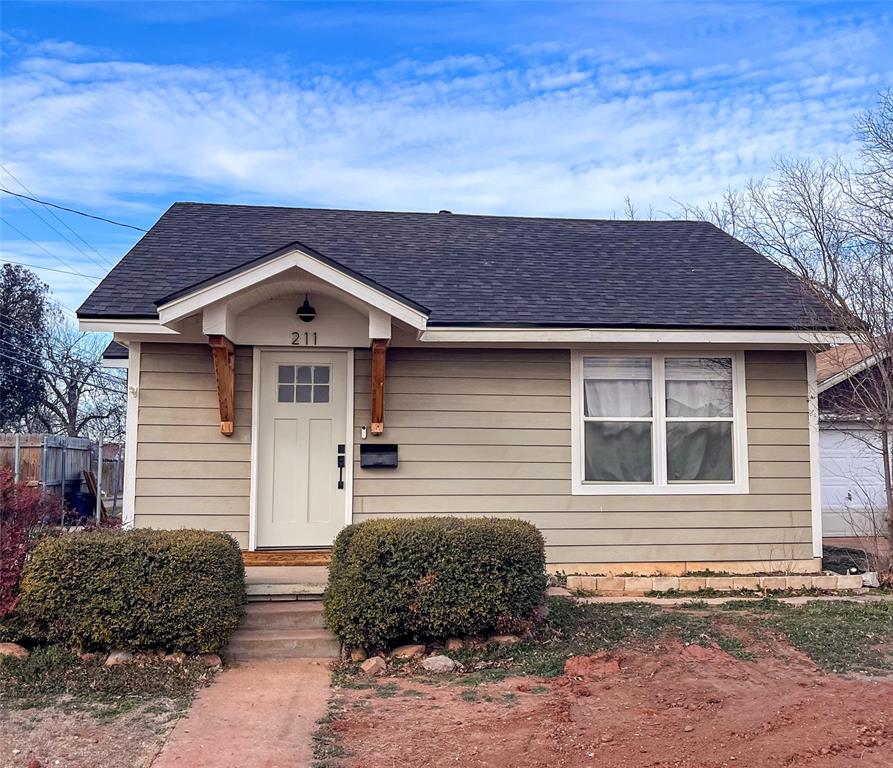 211 W Corbin Avenue Property Photo