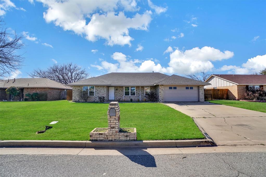 605 Cambridge Drive Property Photo