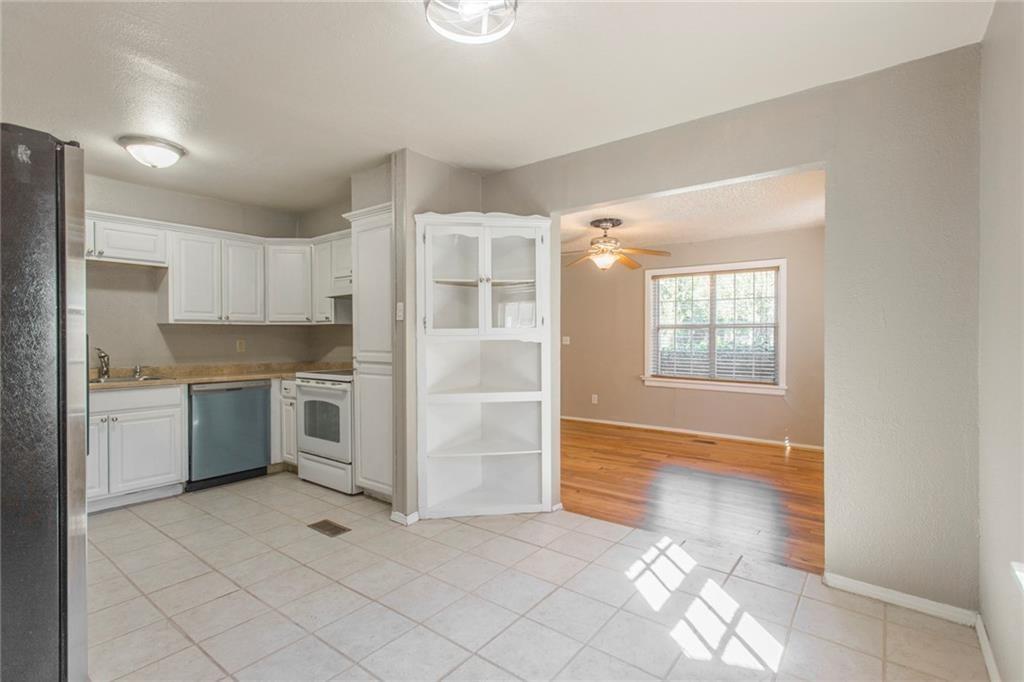 556 Sw 52nd Street Property Photo 8