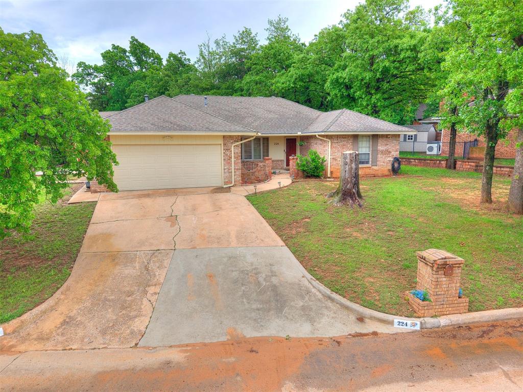 224 Chaucer Crescent Street Property Photo