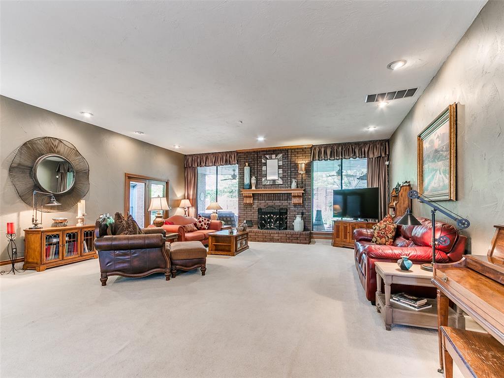 1525 Spring Creek Drive Property Photo 4