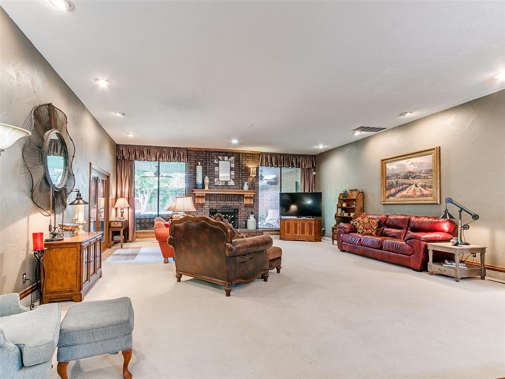 1525 Spring Creek Drive Property Photo 5