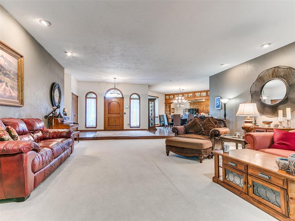 1525 Spring Creek Drive Property Photo 6