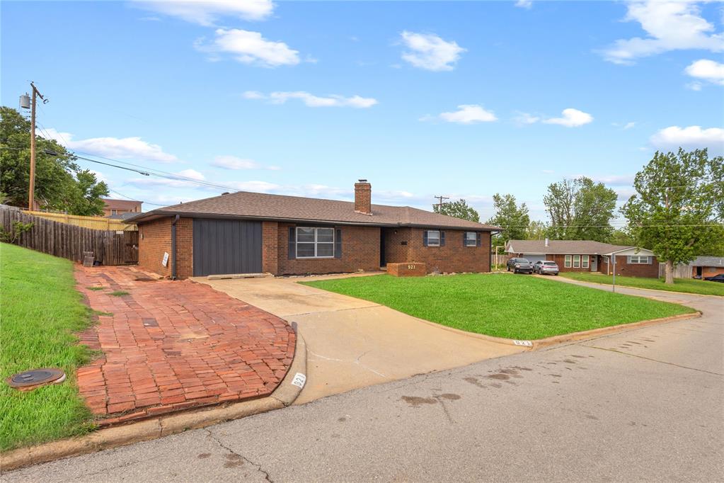921 E Huber Avenue Property Photo 3