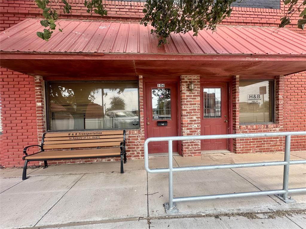106 W Second Street Street Property Photo
