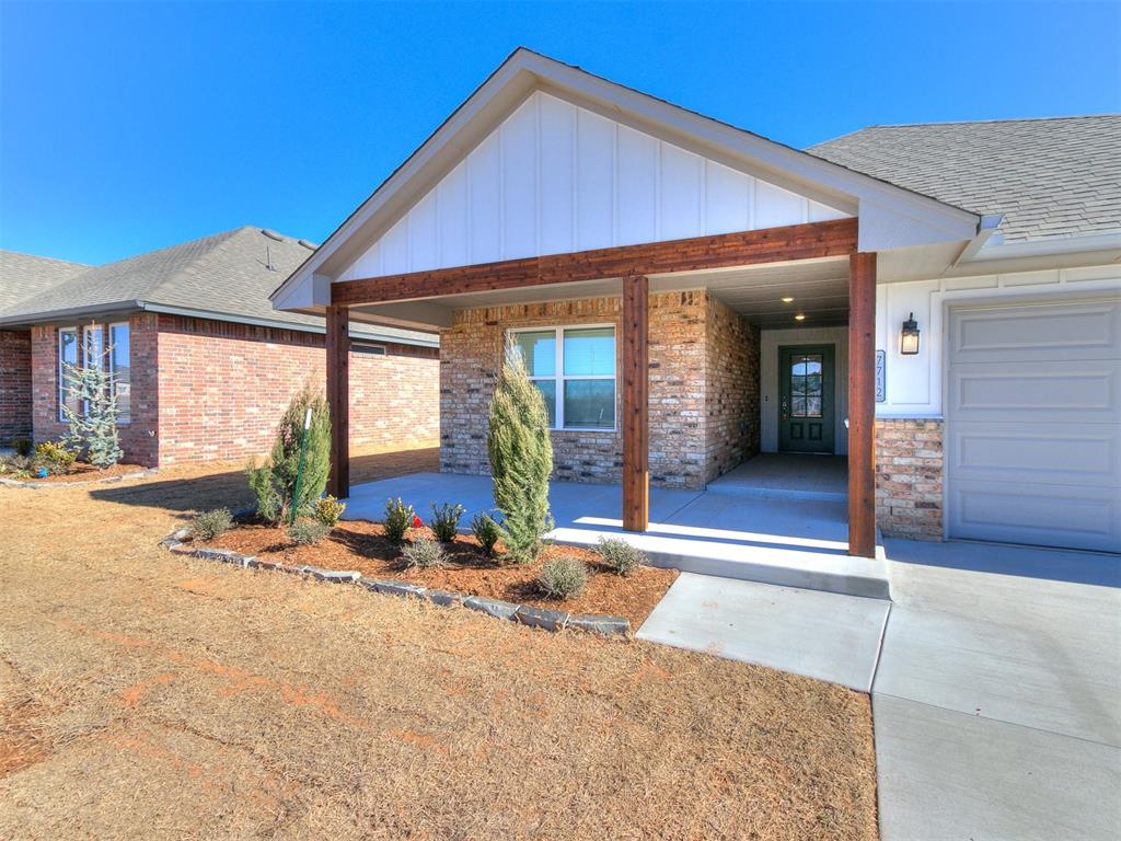 7712 Wilshire Woods Drive Property Photo 4
