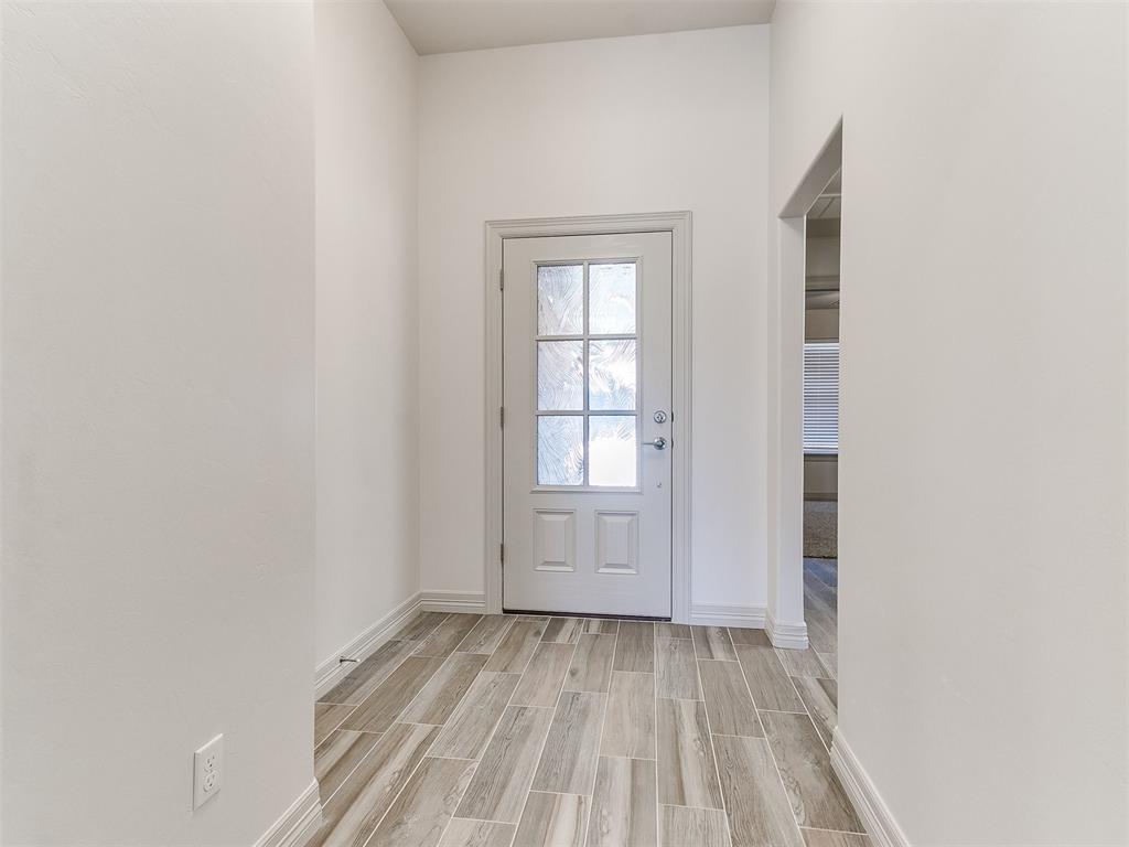 7712 Wilshire Woods Drive Property Photo 5
