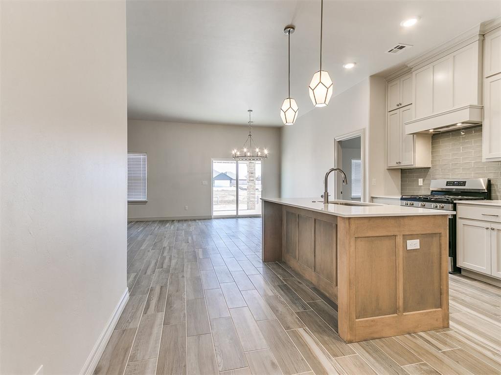 7712 Wilshire Woods Drive Property Photo 6
