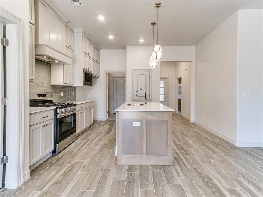 7712 Wilshire Woods Drive Property Photo 8