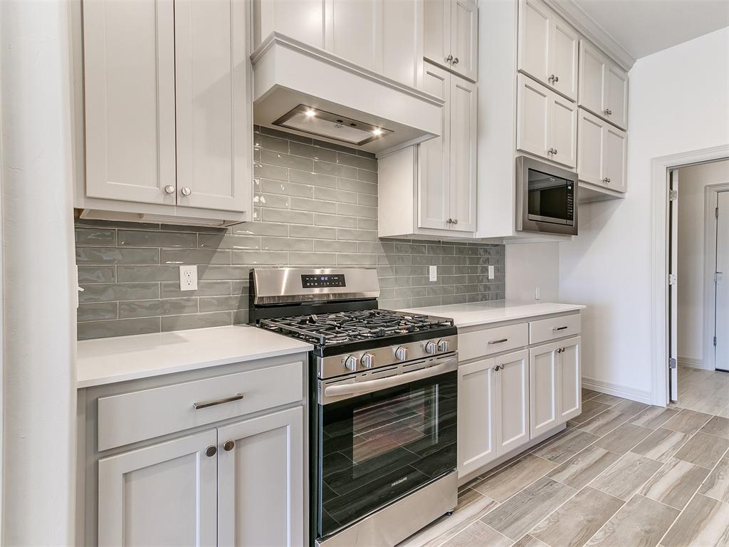 7712 Wilshire Woods Drive Property Photo 10