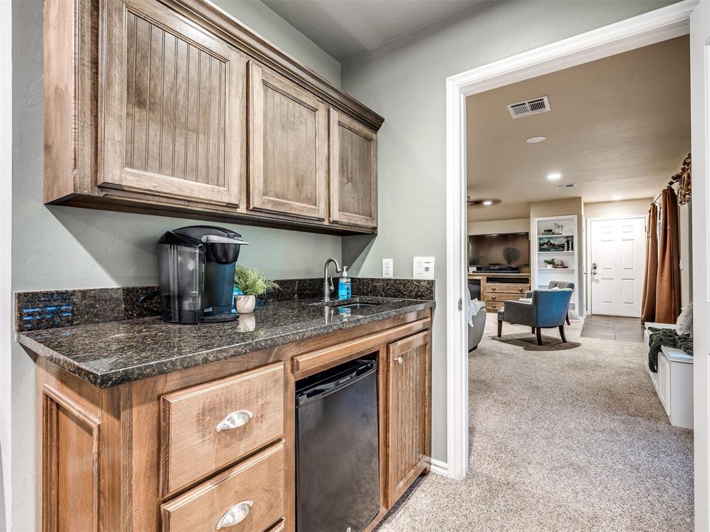 8821 S Mckinley Avenue Property Photo 17
