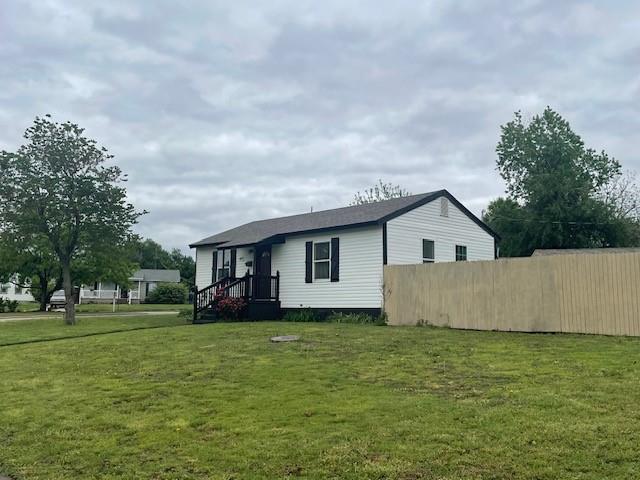 807 N Redbud Drive Property Photo 1
