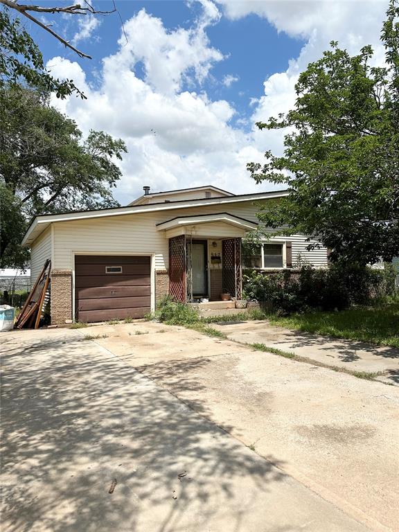 517 W Bradford Avenue Property Photo
