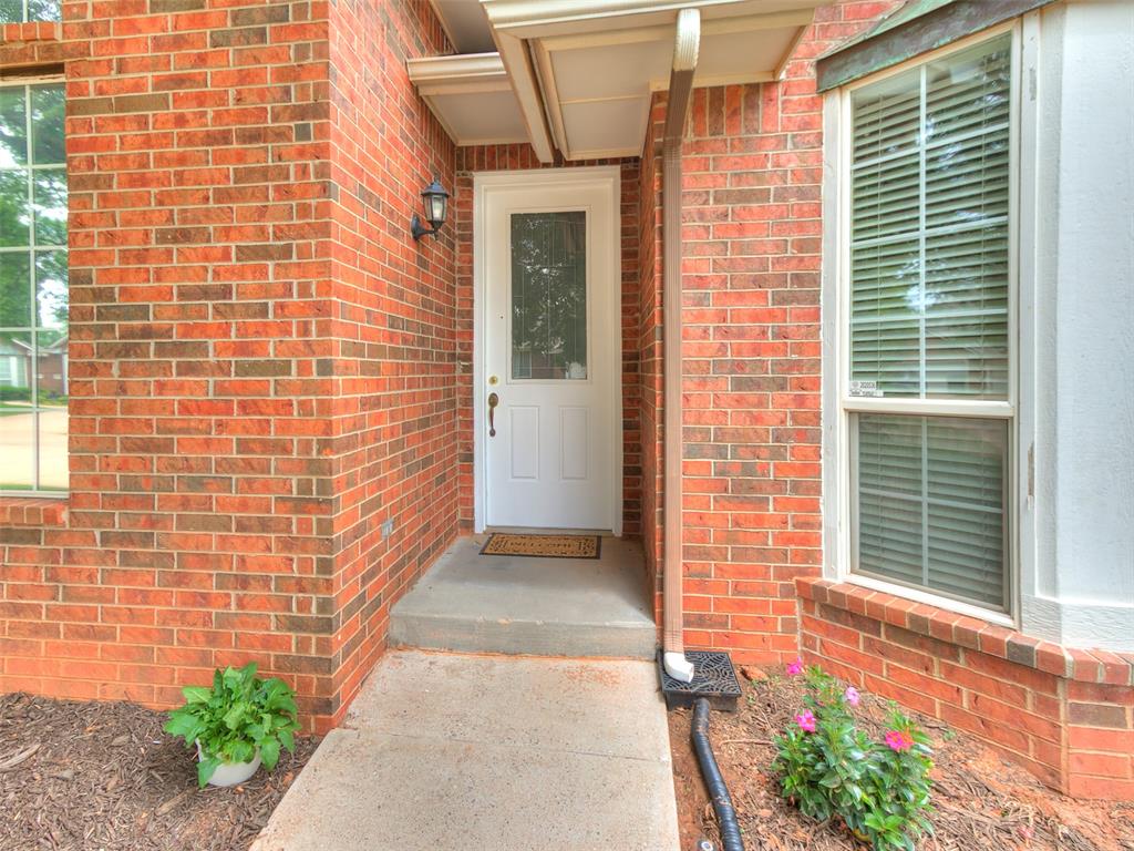 15524 Swallowtail Drive Property Photo 4