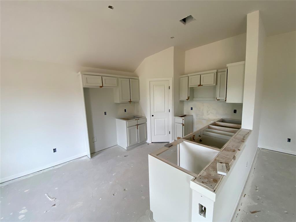 20660 Brush Creek Boulevard Property Photo 4
