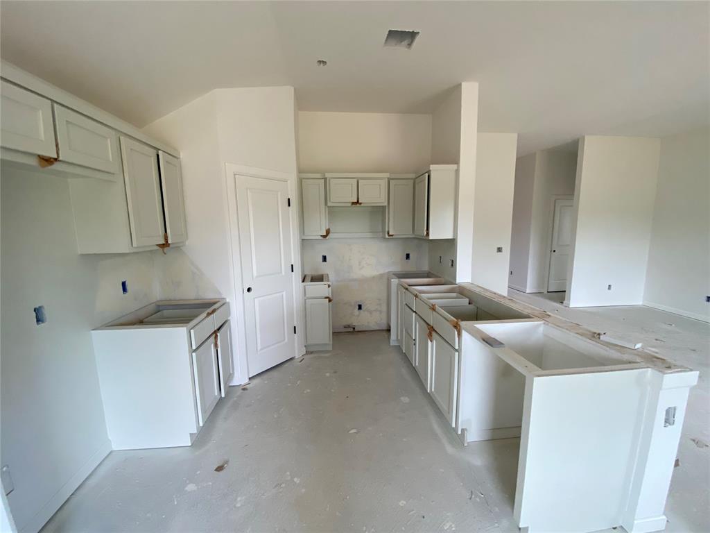 20660 Brush Creek Boulevard Property Photo 5