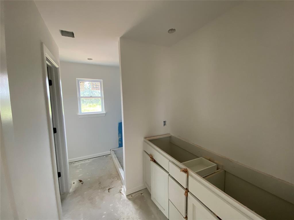 20660 Brush Creek Boulevard Property Photo 8