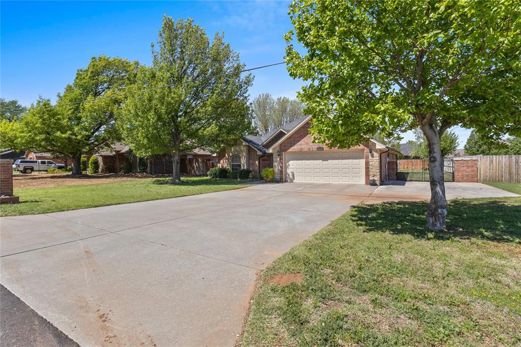 2025 E Lawter Road Property Photo 3