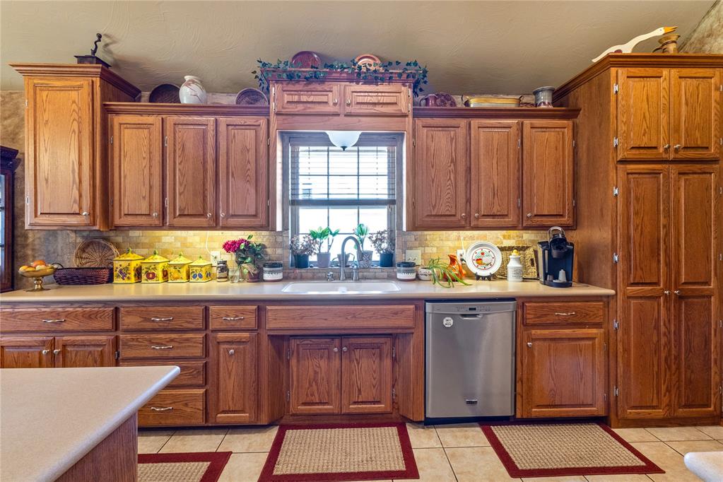 2025 E Lawter Road Property Photo 11