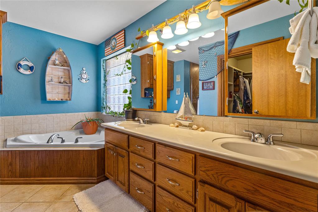 2025 E Lawter Road Property Photo 15