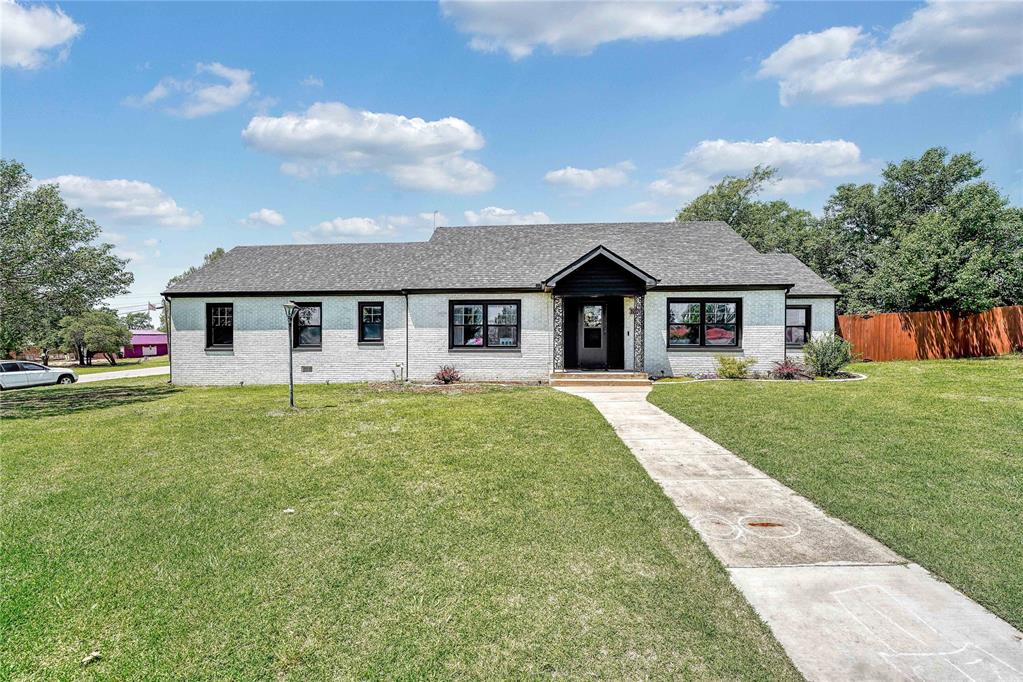 800 N Main Street Property Photo 1