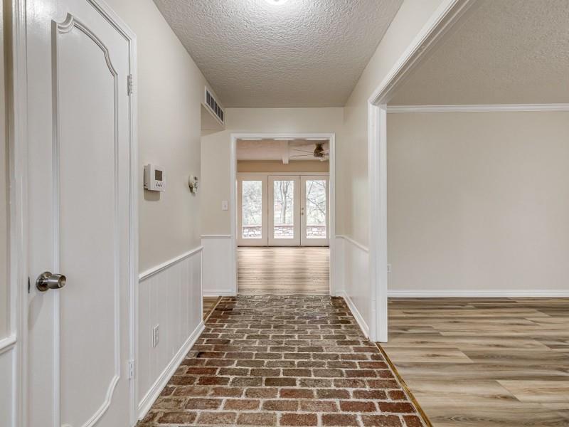 819 W Adams Street Property Photo 3