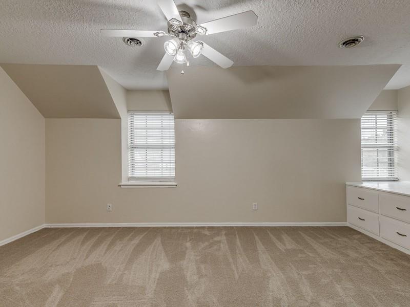 819 W Adams Street Property Photo 32