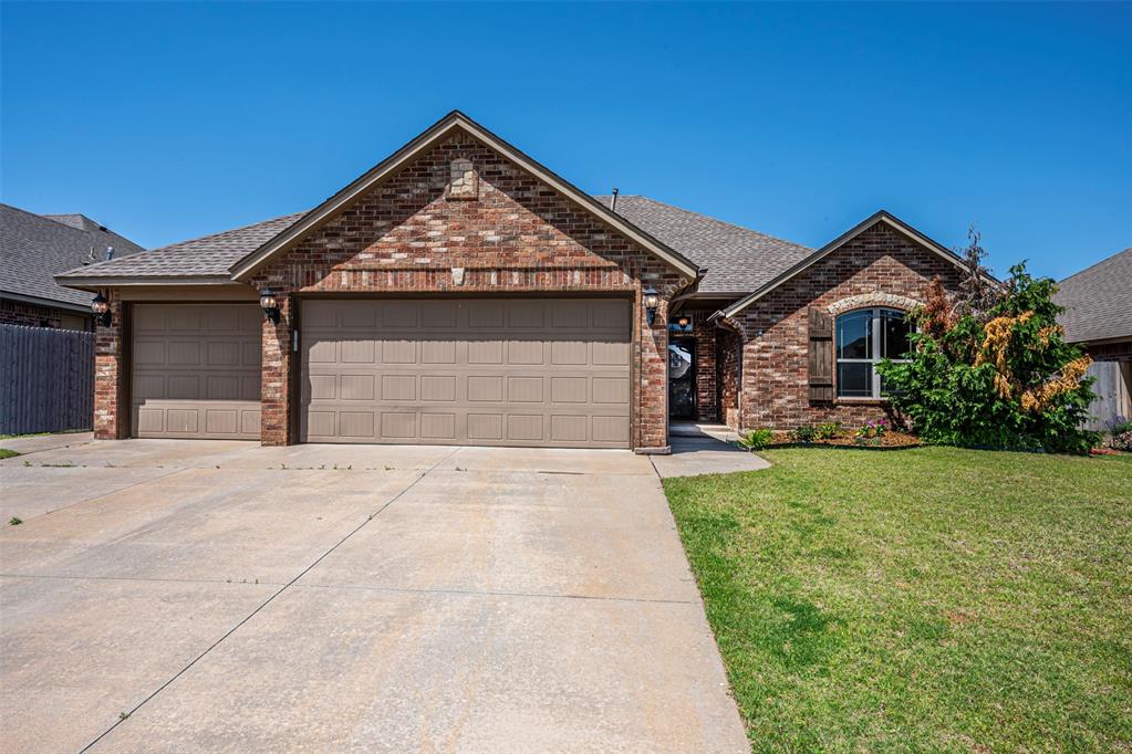 805 Evening Drive Property Photo 2