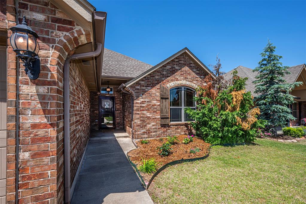 805 Evening Drive Property Photo 3
