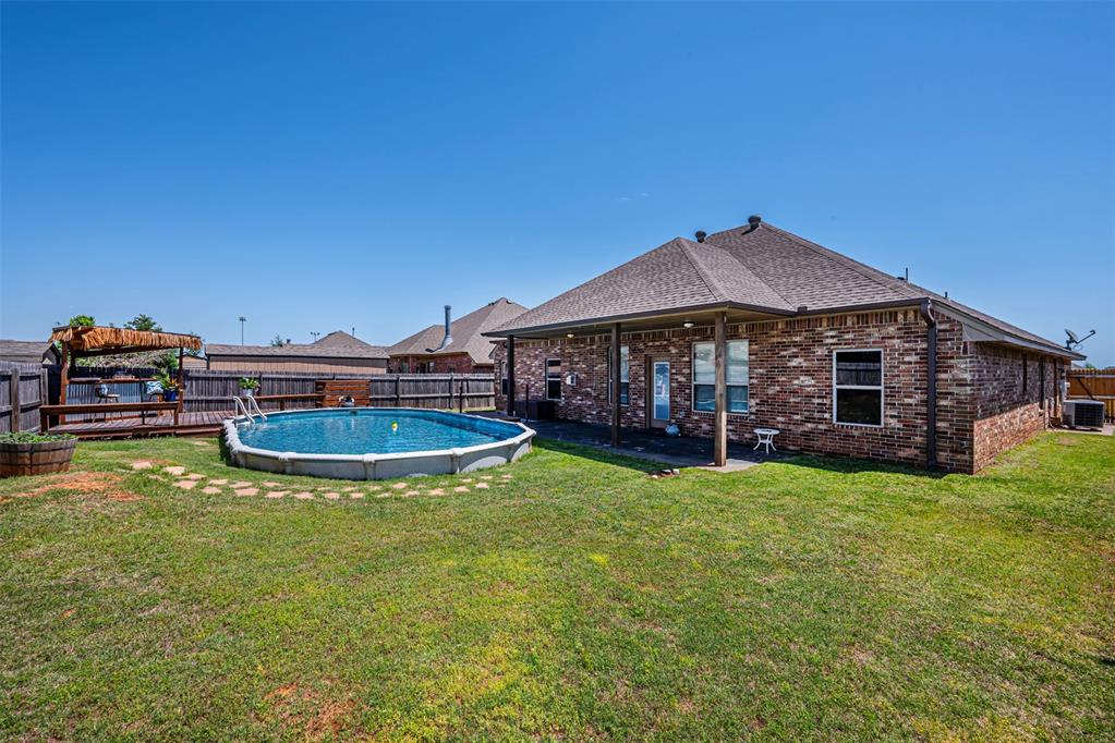 805 Evening Drive Property Photo 8