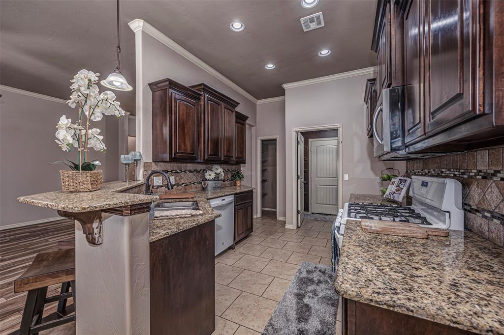 805 Evening Drive Property Photo 11