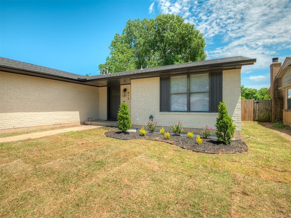 813 Branchwood Court Property Photo 3