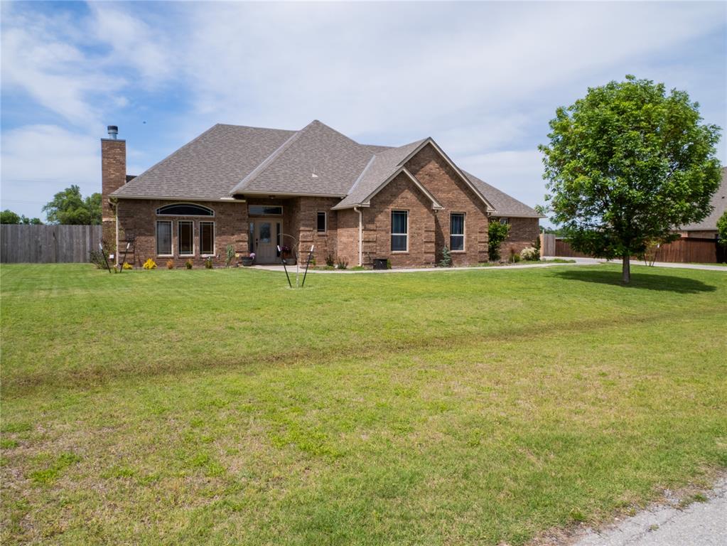 1102 Nw Mount Pinchot Avenue Property Photo 1