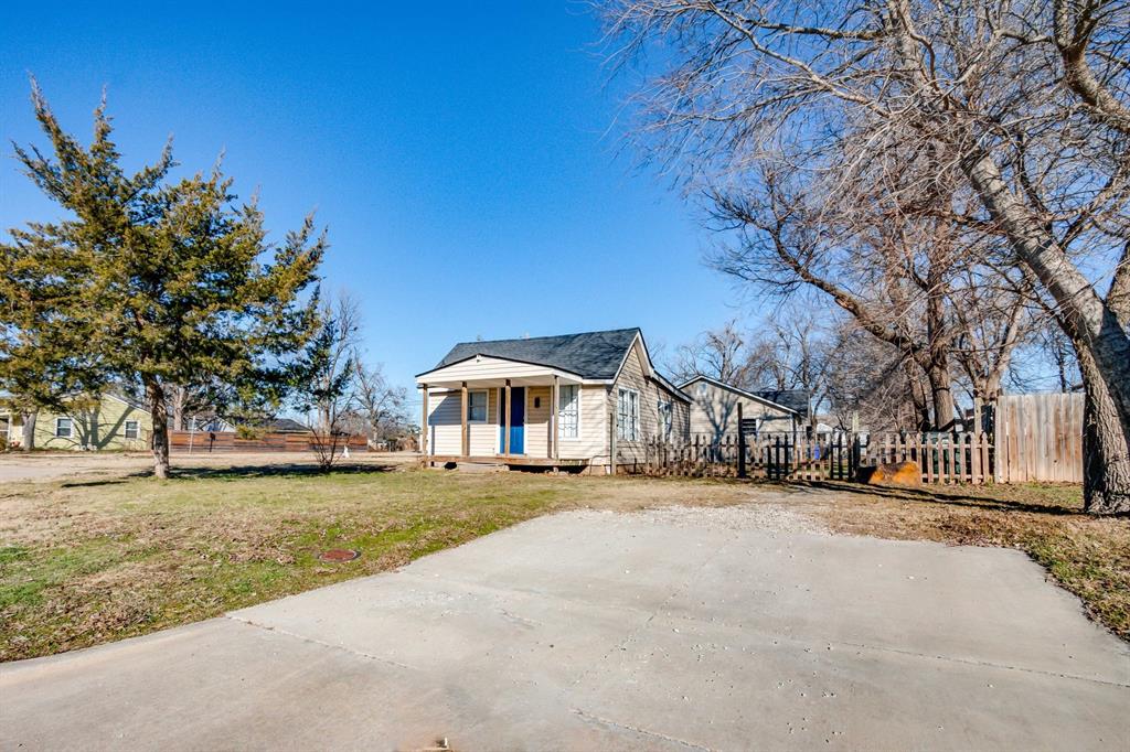 623 Dakota Street Property Photo 1