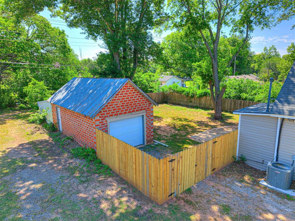 908 N Barta Avenue Property Photo 7