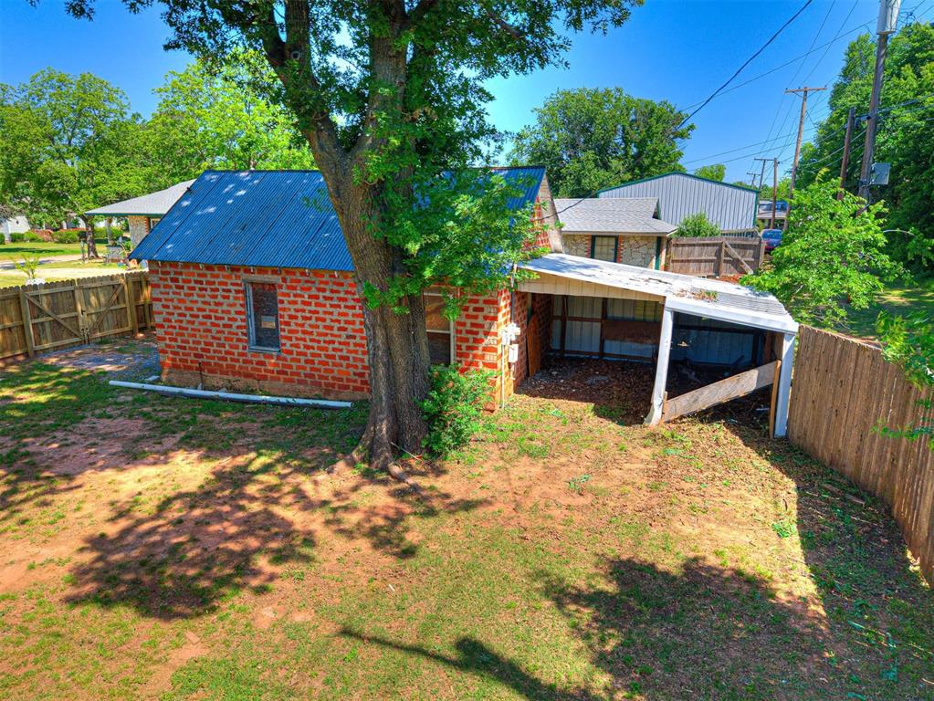 908 N Barta Avenue Property Photo 9
