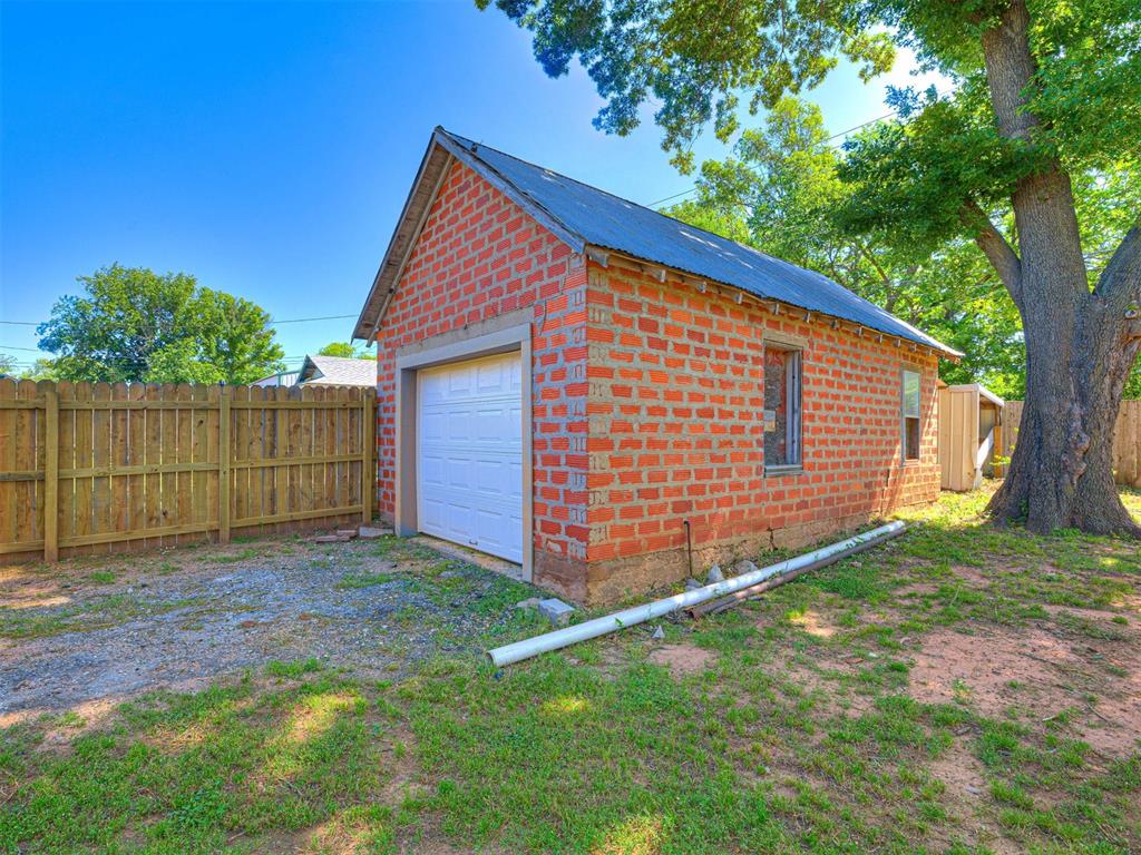908 N Barta Avenue Property Photo 14