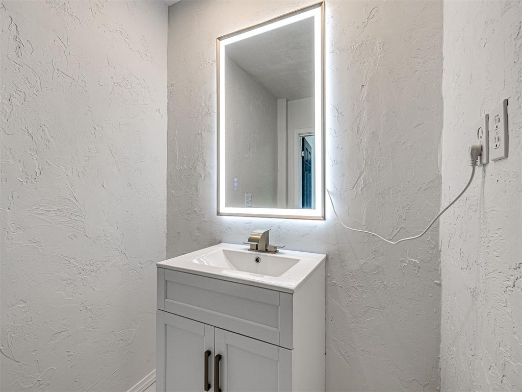 908 N Barta Avenue Property Photo 36