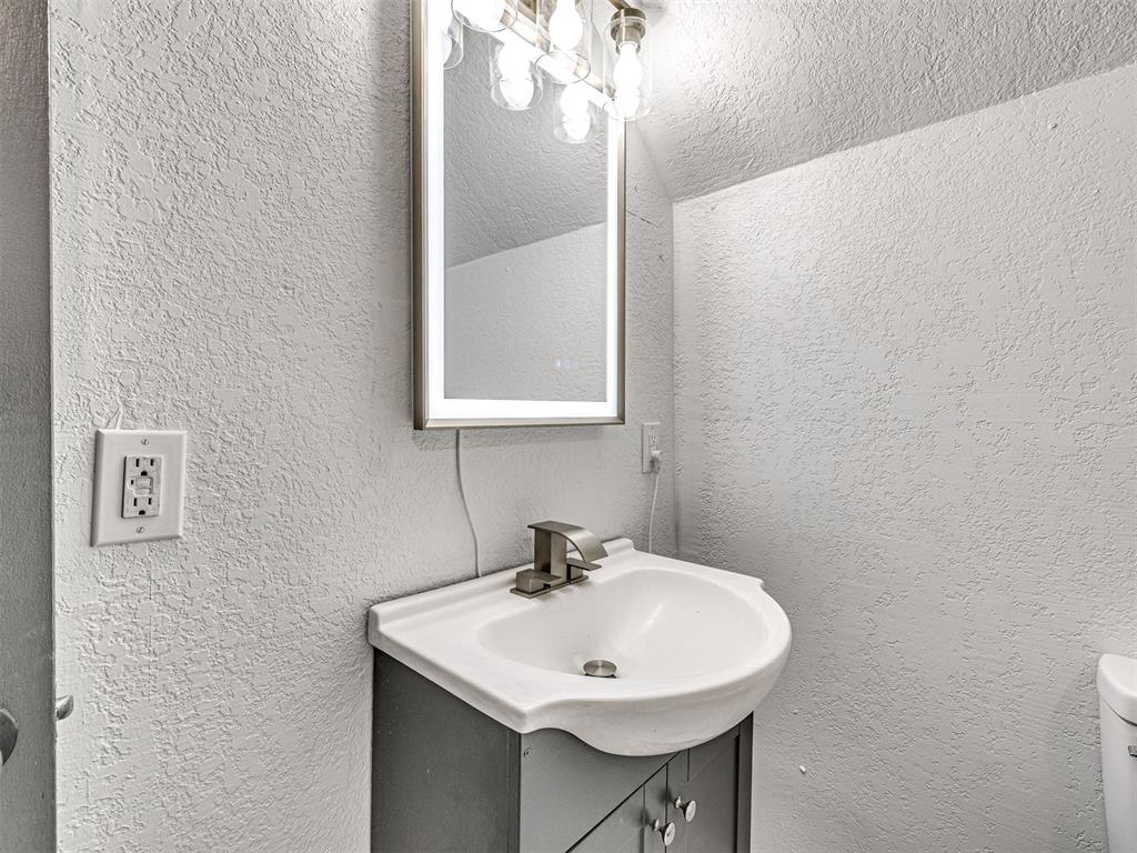 908 N Barta Avenue Property Photo 49