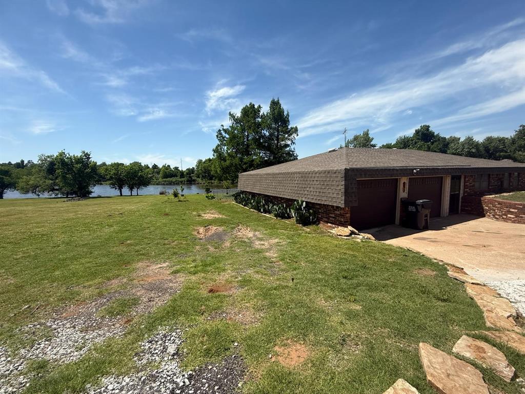 2073 Lakeview Drive Property Photo 1