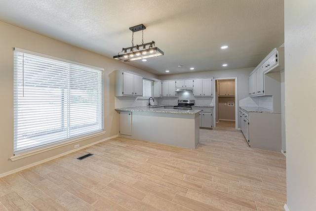 11008 Davis Street Property Photo 7